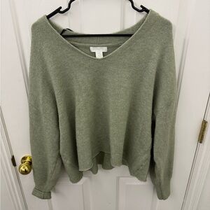 Cute cropped seafoam green sweater. H&M size M